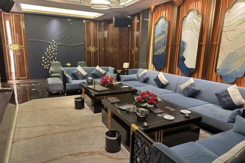 市中心高端KTV招聘酒水促销员 日结1500起提供住宿